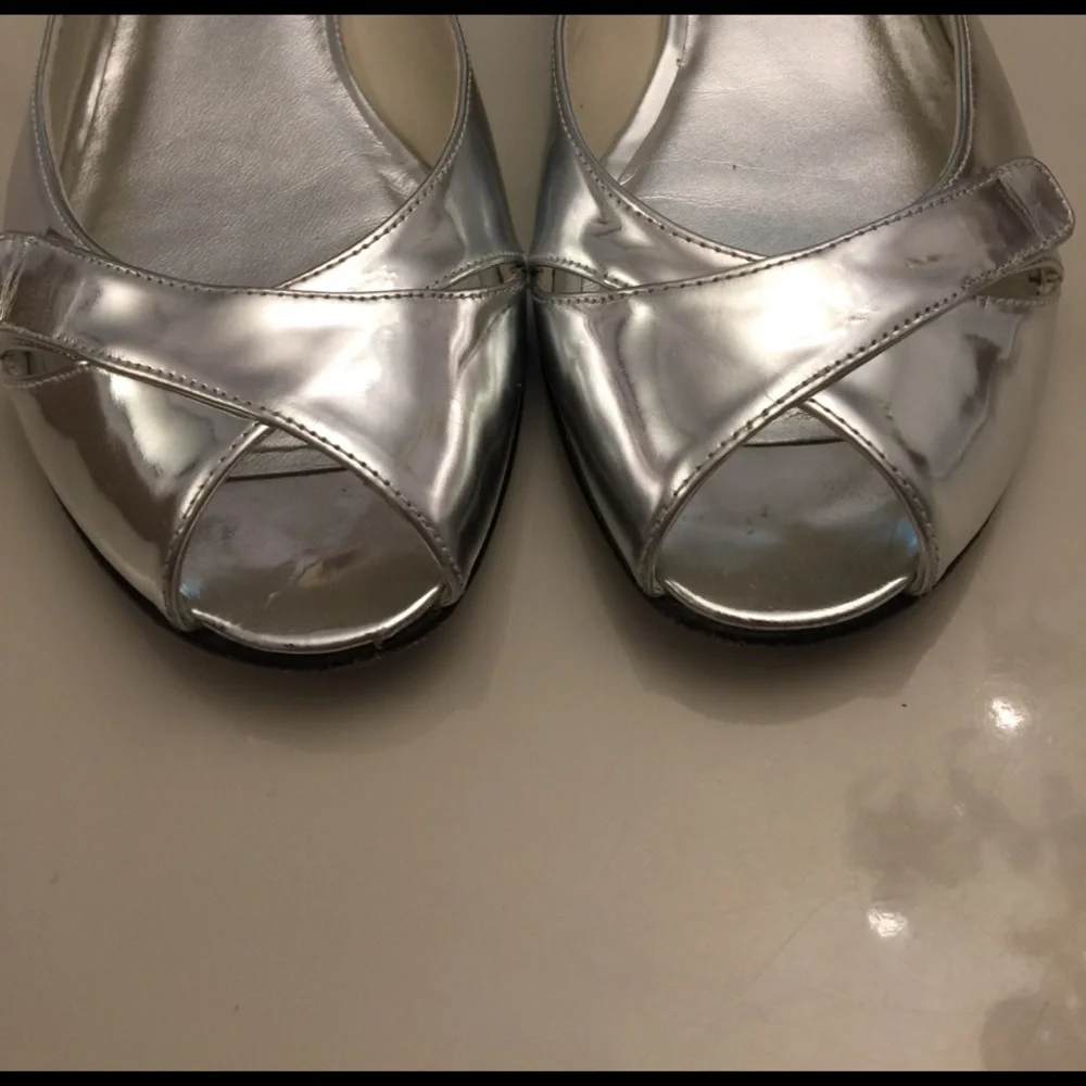 Stuart Weitzman silver leather flats - Picture 2 of 8